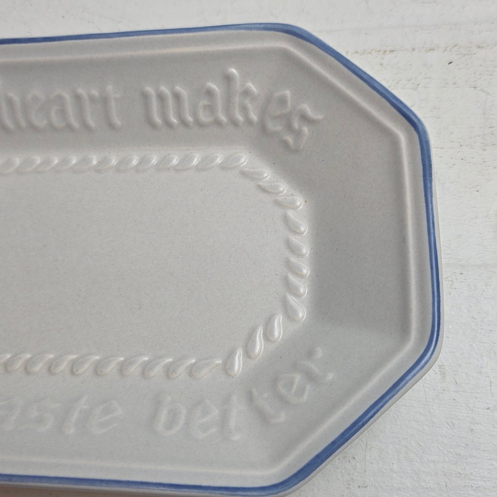 Pfaltzgraff Yorktowne Bread Tray 'A Joyous Heart Makes Loaves‎ Taste Better' - Picture 6 of 8